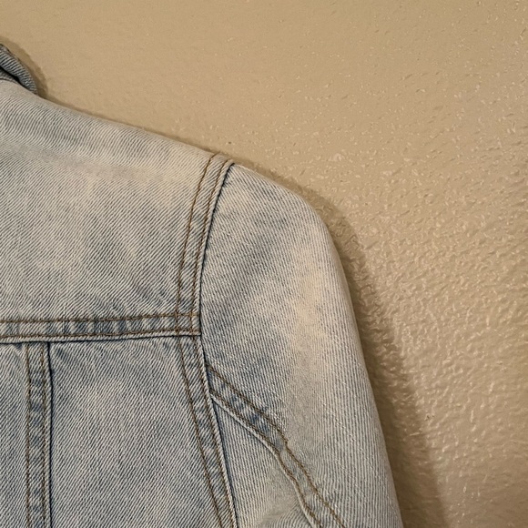 Mossimo Teen Wolf Malia Light Wash Jean Jacket - Picture 4 of 11